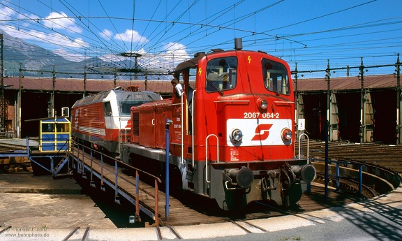 2067 064