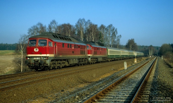 232 085