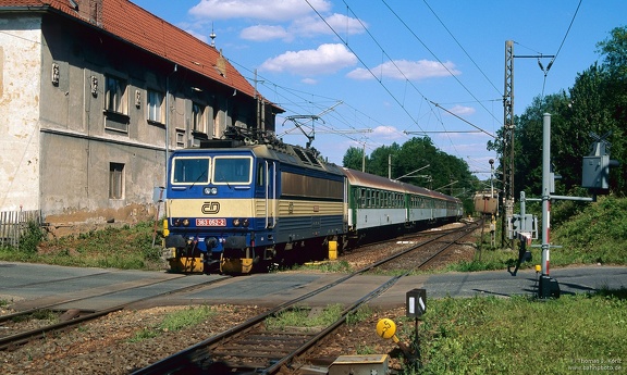 363 052