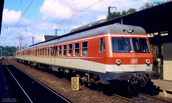 614 054