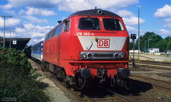 218 262