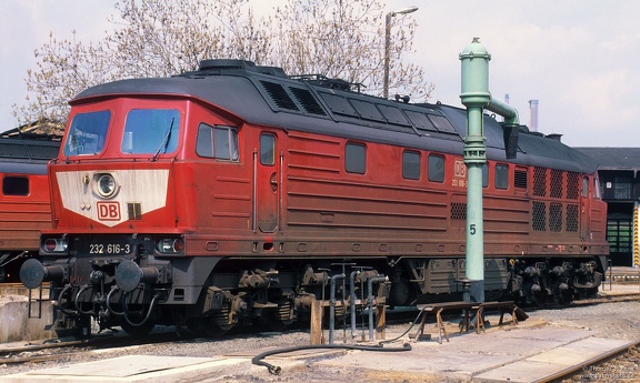 232 616