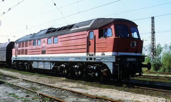 231 048