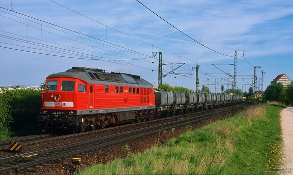 232 636