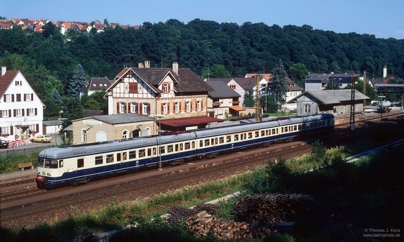 427 104