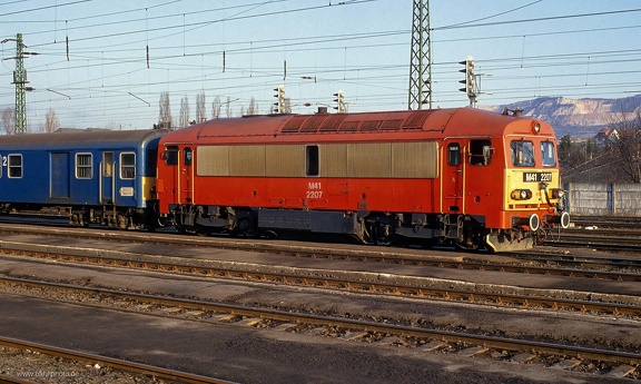 418 307