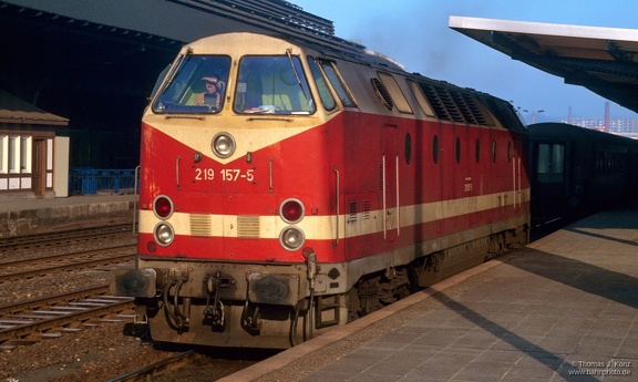 219 157