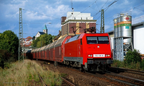 152 136
