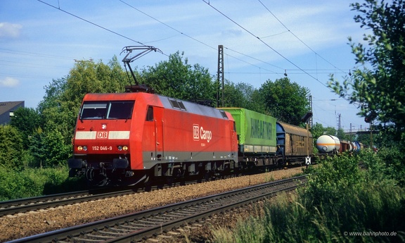 152 046