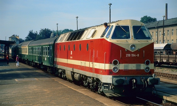 219 194