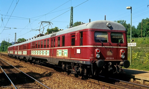 425 122