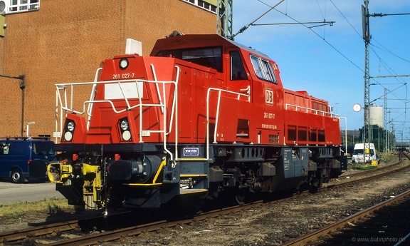 261 027
