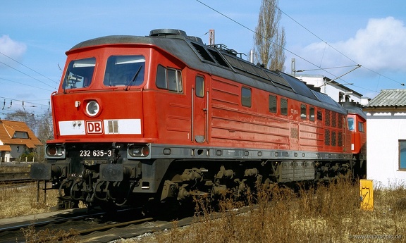 232 635