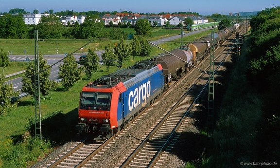 482 025
