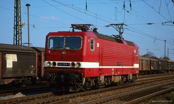 143 159