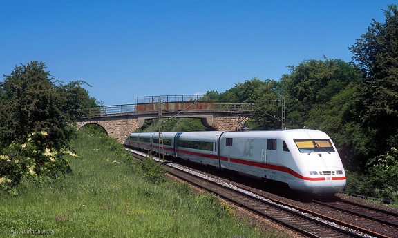 401 054