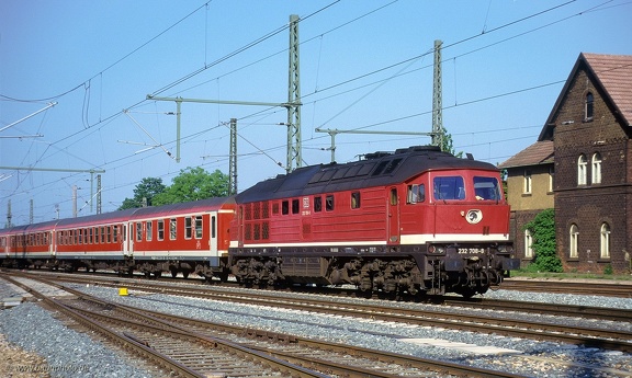 232 708