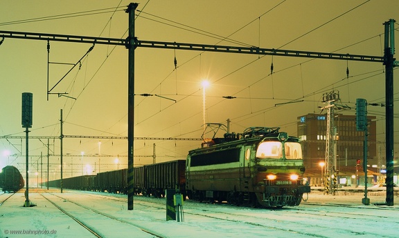 230 048