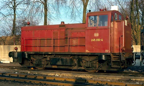 245 010
