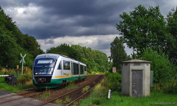 642 323