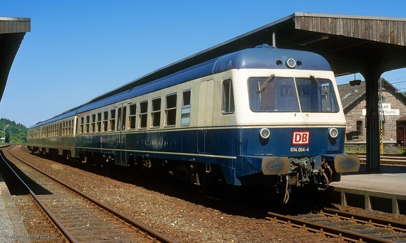 614 064