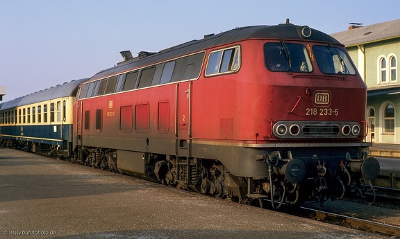 218 233