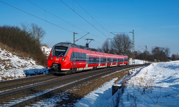 442 747