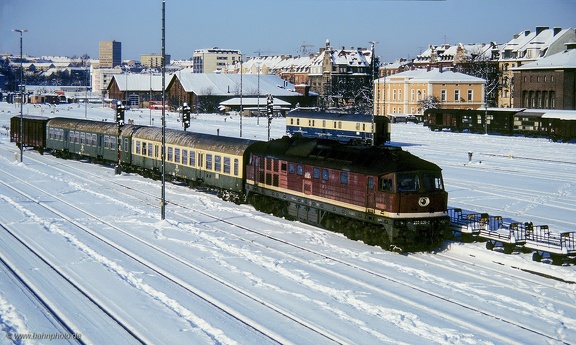 232 626