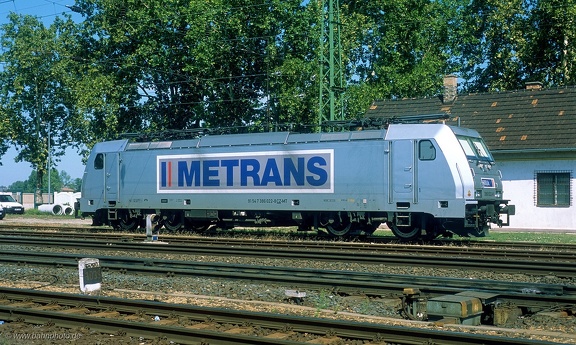 386 022