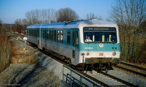 628 256