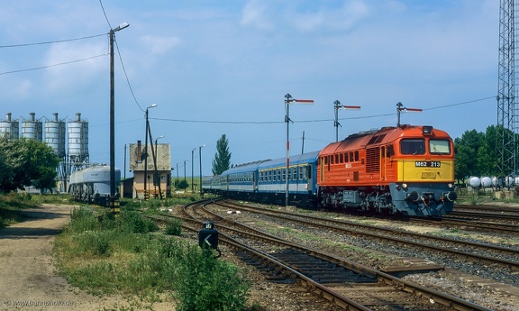 628 213