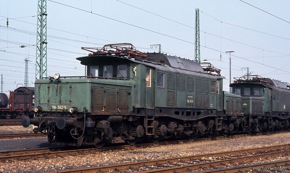 194 562