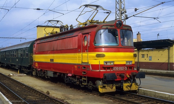 230 052