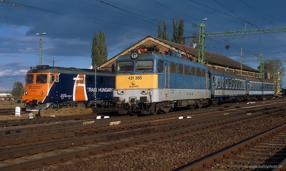 431 365