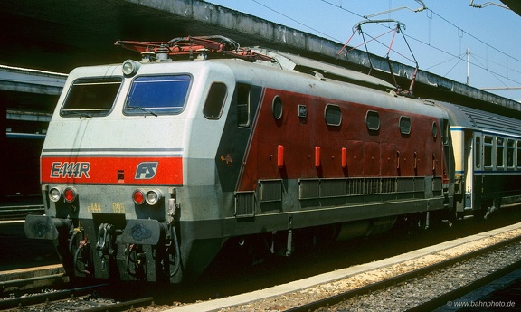E444 095