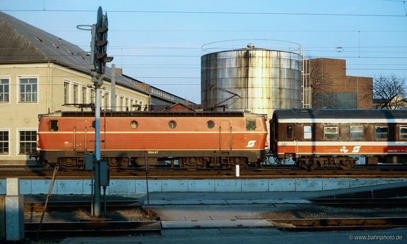 1044 047