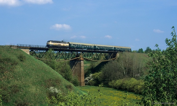 218 423