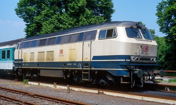 215 019