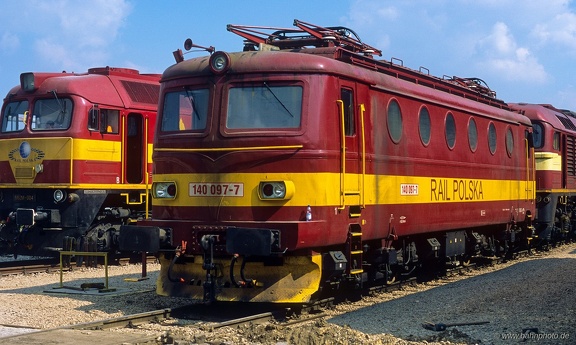 140 097