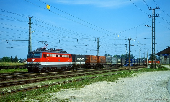 1042 643