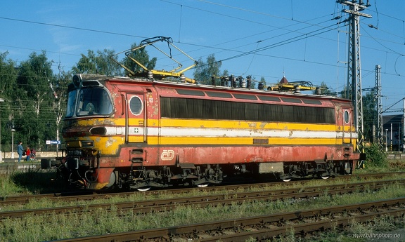 230 073