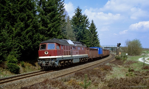 232 692