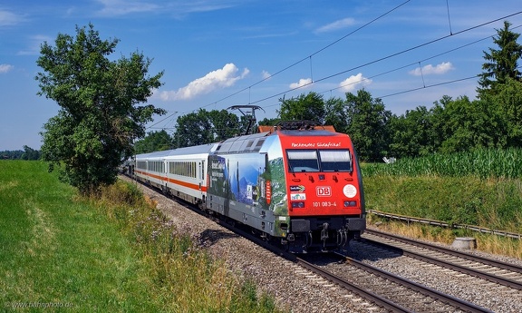 101 083