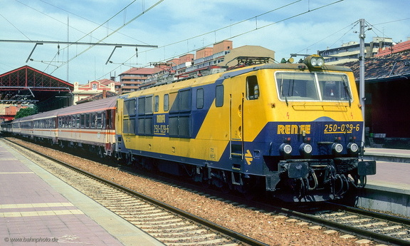 250 029