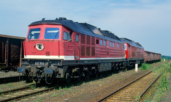 232 640