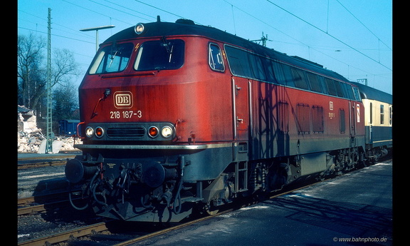 218 187