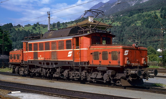 1020 044