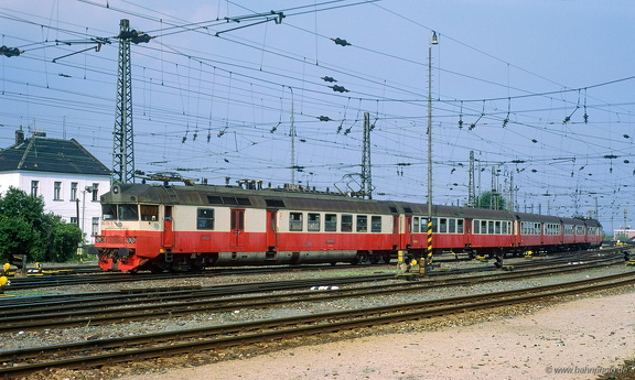 560 015