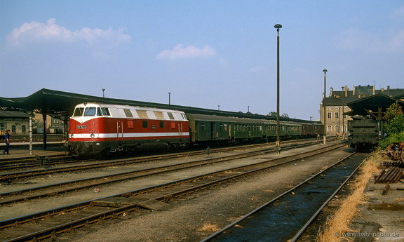 228 762