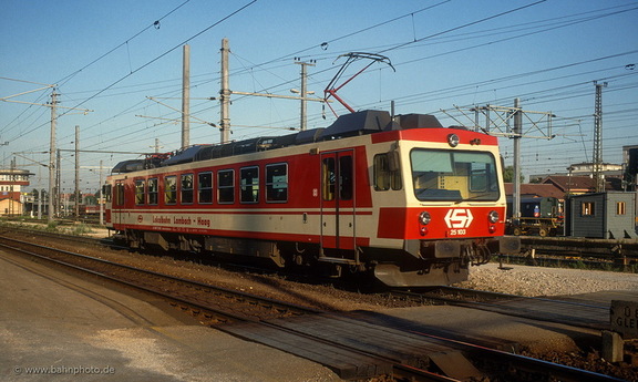 25 103
